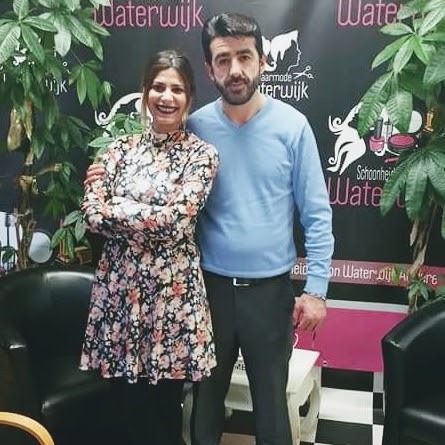 Rosa en Semi voor het logo van Haarmode Waterwijk
